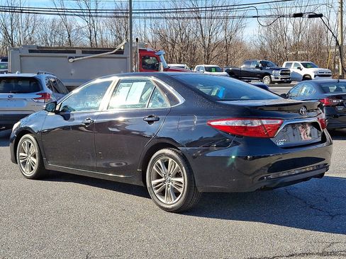 Used 2015 Toyota Camry LE image 2