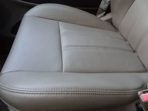 Used 2014 Chrysler Town & Country Touring FWD image 29