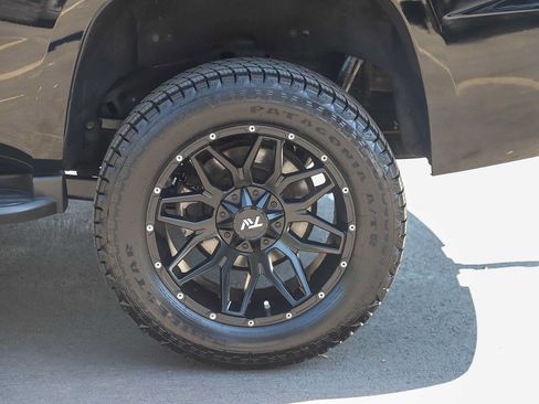 Used 2019 Chevrolet Tahoe LT RWD image 11