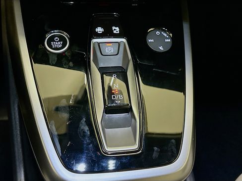 Used 2024 Audi Q4 e-tron Premium image 24