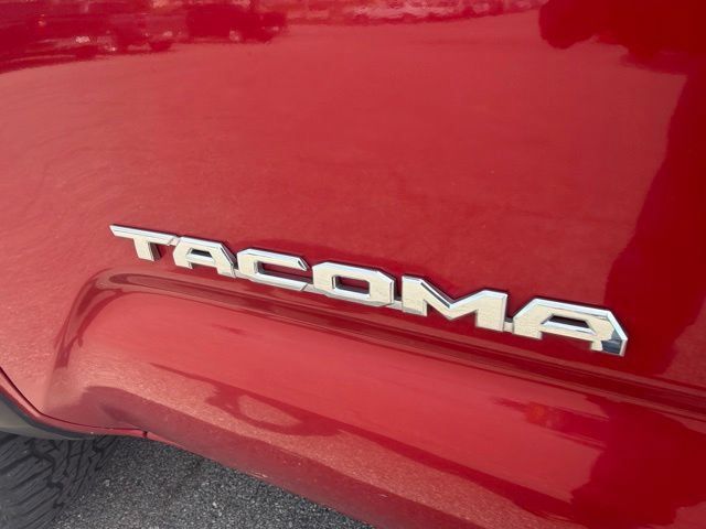 Used 2018 Toyota Tacoma TRD Off-Road AWD/4WD image 34