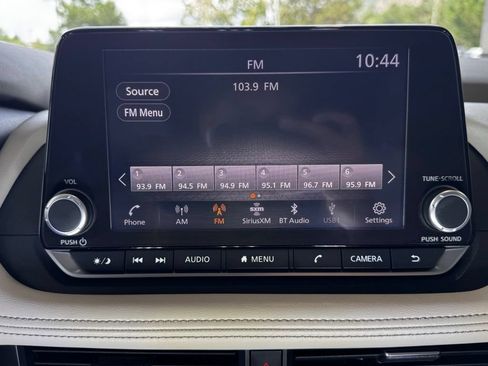 Used 2025 Nissan Rogue SV AWD/4WD image 28