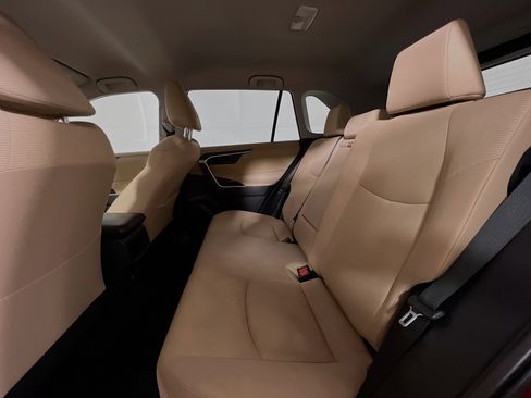 Used 2021 Toyota RAV4 LE image 28