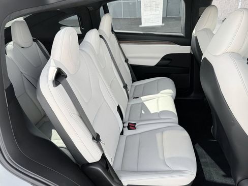 Used 2022 Tesla Model X image 31
