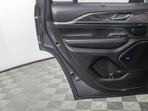 Used 2022 Jeep Grand Cherokee Overland w/ Luxury Tech Group IV AWD/4WD image 44