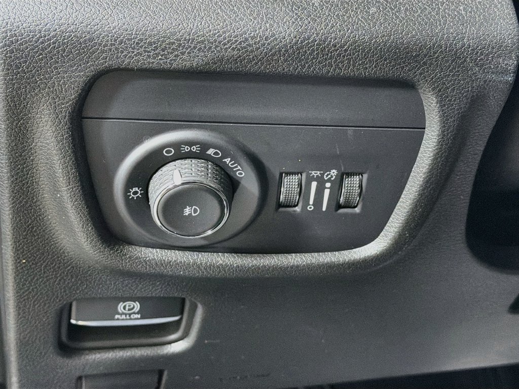 Used 2024 Jeep Grand Cherokee Limited AWD/4WD image 10