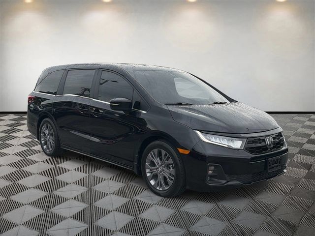 Used 2025 Honda Odyssey Touring image 3
