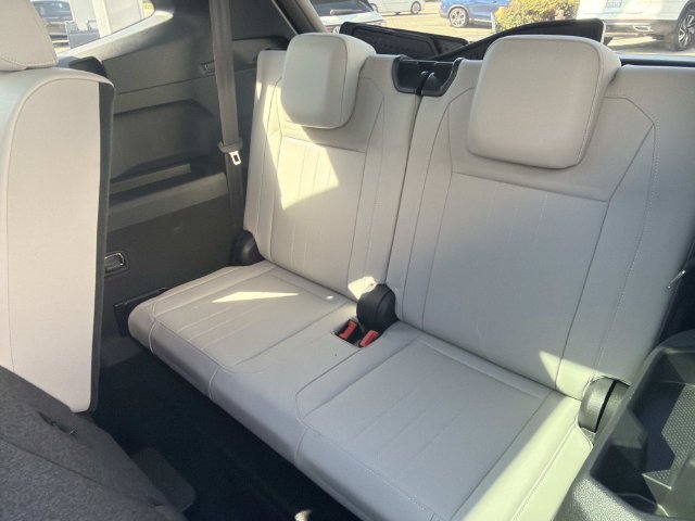 Certified 2024 Volkswagen Tiguan SE R-Line FWD image 14