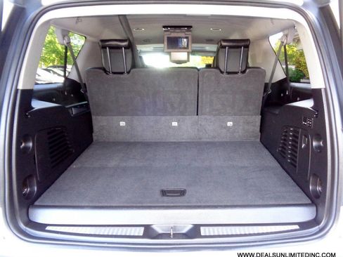 Used 2019 Chevrolet Suburban LT image 31