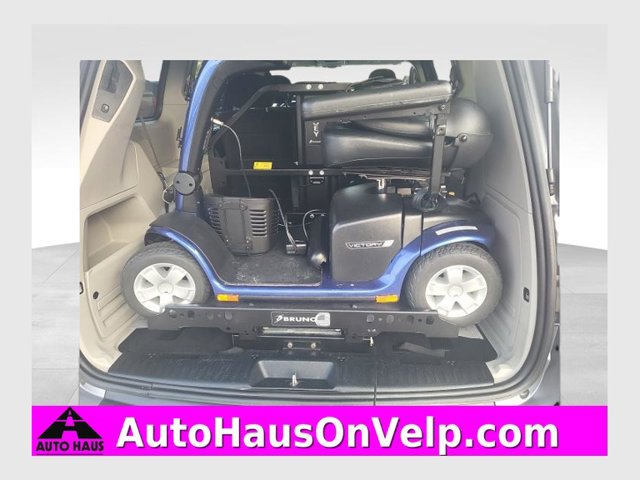 Used 2014 Dodge Grand Caravan SXT FWD image 1