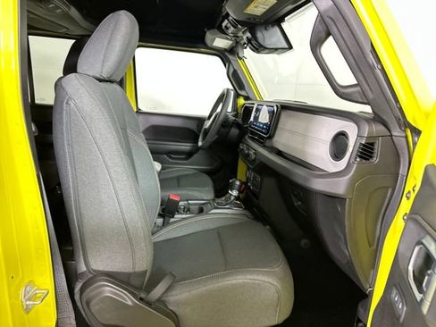 Used 2024 Jeep Wrangler Unlimited image 28