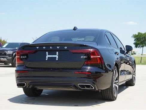 Used 2022 Volvo S60 B5 Momentum w/ Premium Package image 8