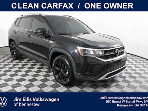 Used 2023 Volkswagen Taos SE w/ Panoramic Sunroof Package FWD image 1