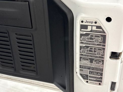 Used 2025 Jeep Wrangler Unlimited Sport AWD/4WD image 23