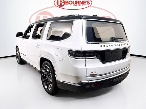 Used 2022 Jeep Grand Wagoneer Series III w/ Rear Seat Video Group 1 AWD/4WD image 10