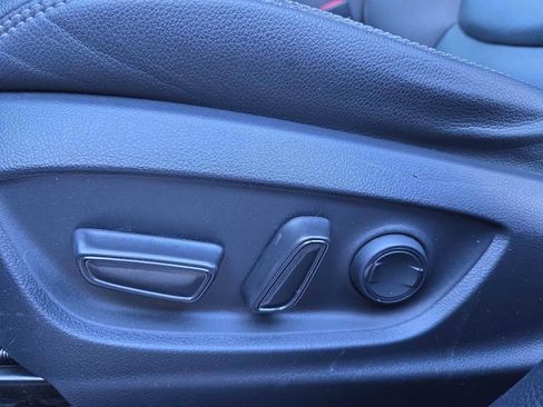 Used 2023 Toyota Corolla Cross XLE w/ Convenience Package image 18