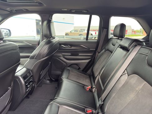 Used 2024 Jeep Grand Cherokee Altitude AWD/4WD image 33
