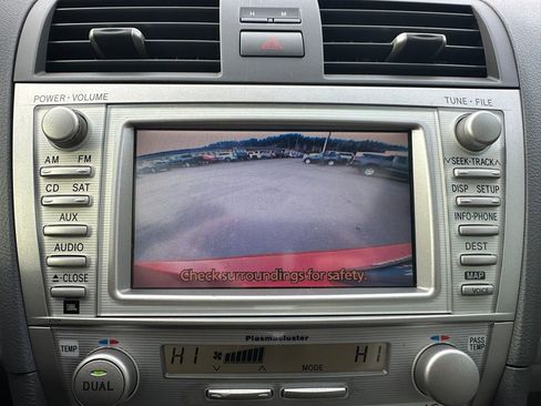 Used 2011 Toyota Camry XLE image 17