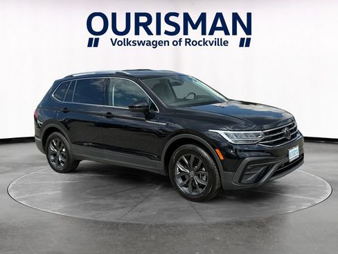 Used 2023 Volkswagen Tiguan SE FWD image 1