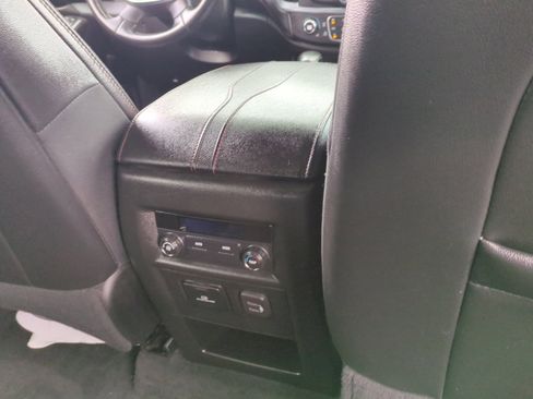 Used 2023 Chevrolet Traverse RS image 32