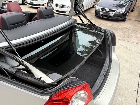 Used 2009 Volkswagen Eos Lux FWD image 33