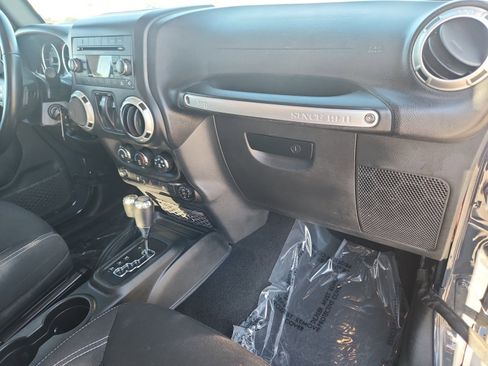 Used 2017 Jeep Wrangler Sahara w/ Connectivity Group image 21