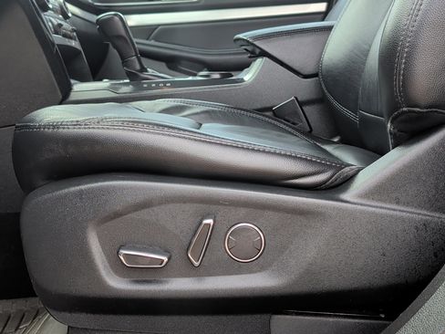 Used 2017 Ford Explorer XLT w/ Equipment Group 202A image 10