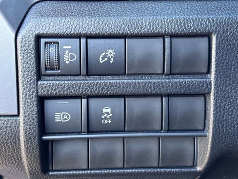Used 2025 Toyota Tacoma SR5 AWD/4WD image 22