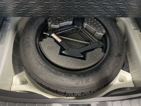 Used 2021 Toyota RAV4 LE w/ Carpet Mat Package (TMS) AWD/4WD image 28