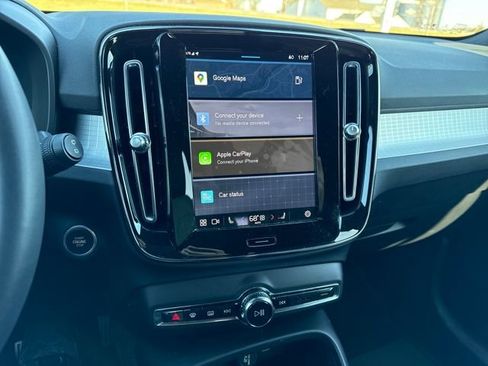 Used 2023 Volvo XC40 B5 Core image 18