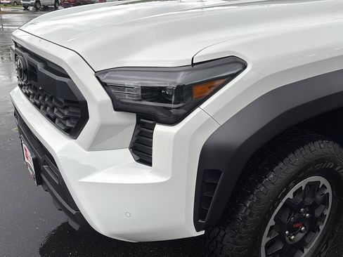 Used 2024 Toyota Tacoma TRD Off-Road w/ TRD Off Road Upgrade Package AWD/4WD image 6