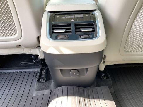 Used 2024 Volvo XC90 B5 Plus AWD/4WD image 32