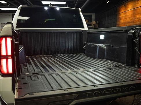 Used 2025 Toyota Tacoma SR5 AWD/4WD image 7