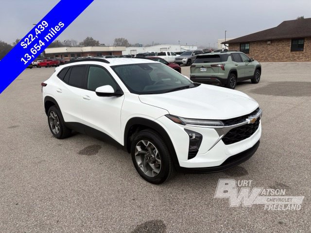 Used 2026 Chevrolet Trax LT FWD image 9