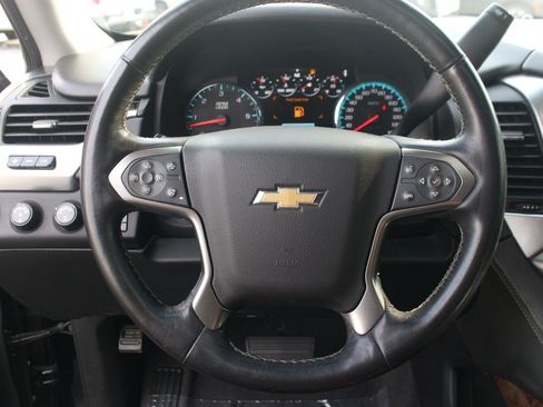 Used 2020 Chevrolet Suburban Premier w/ Premier Plus Edition AWD/4WD image 17