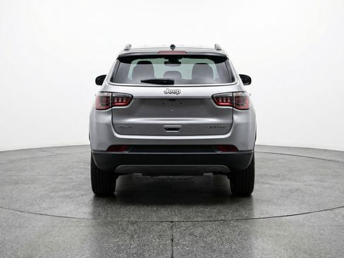 Used 2025 Jeep Compass Limited image 7