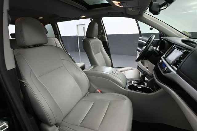 Used 2015 Toyota Highlander XLE AWD/4WD image 43