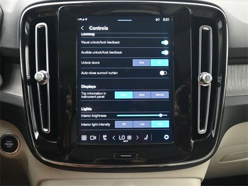 Used 2024 Volvo XC40 B5 Plus w/ Protection Package Premier image 17