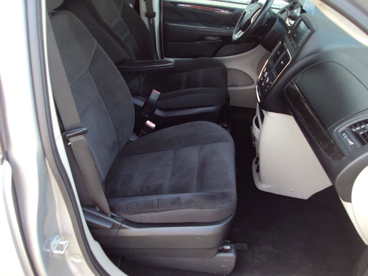 Used 2017 Dodge Grand Caravan SE w/ Power Window Group FWD image 15