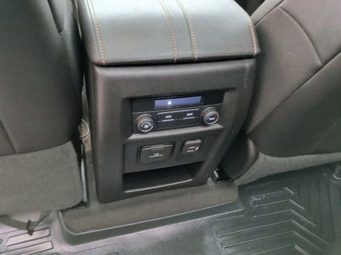 Used 2020 Chevrolet Traverse LT w/ LT Premium Package image 10