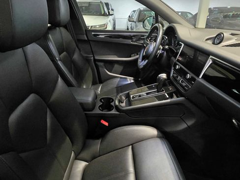Used 2024 Porsche Macan AWD/4WD image 10