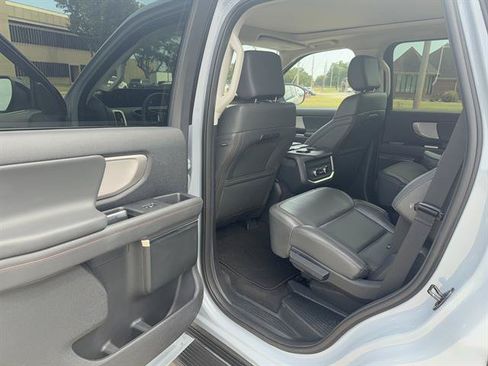 Used 2025 Ford Expedition Active RWD image 9