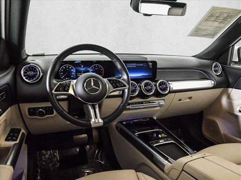 Used 2025 Mercedes-Benz GLB 250 4MATIC image 20