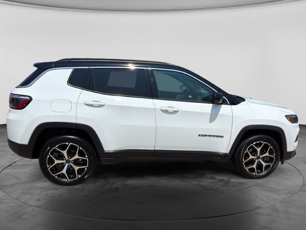 Used 2025 Jeep Compass Limited AWD/4WD image 12