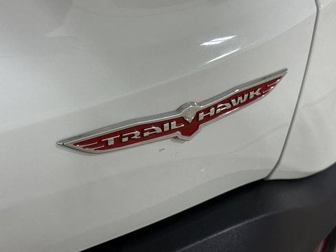 Used 2023 Jeep Renegade Trailhawk AWD/4WD image 26