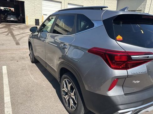 Used 2021 Kia Seltos EX AWD/4WD image 4