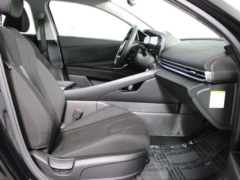 Used 2024 Hyundai Elantra Blue image 9