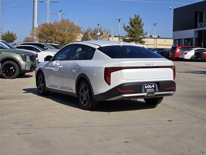 New 2025 Kia K4 LXS