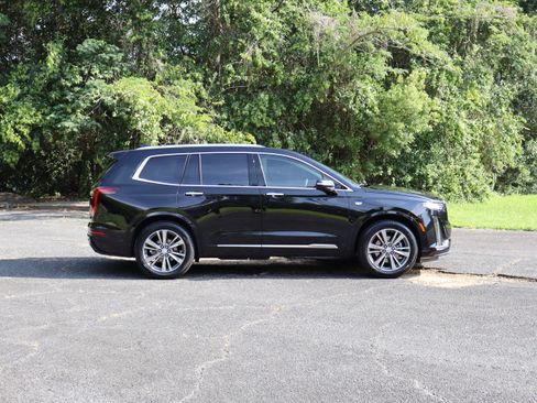 Used 2022 Cadillac XT6 Premium Luxury w/ Technology Package FWD image 8