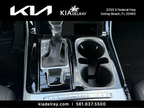 Certified 2024 Kia Carnival EX FWD image 24